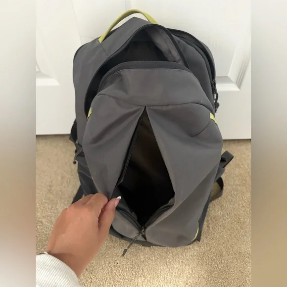 Patagonia Refugio Daypack 26L - Gray - Picture 6 of 9